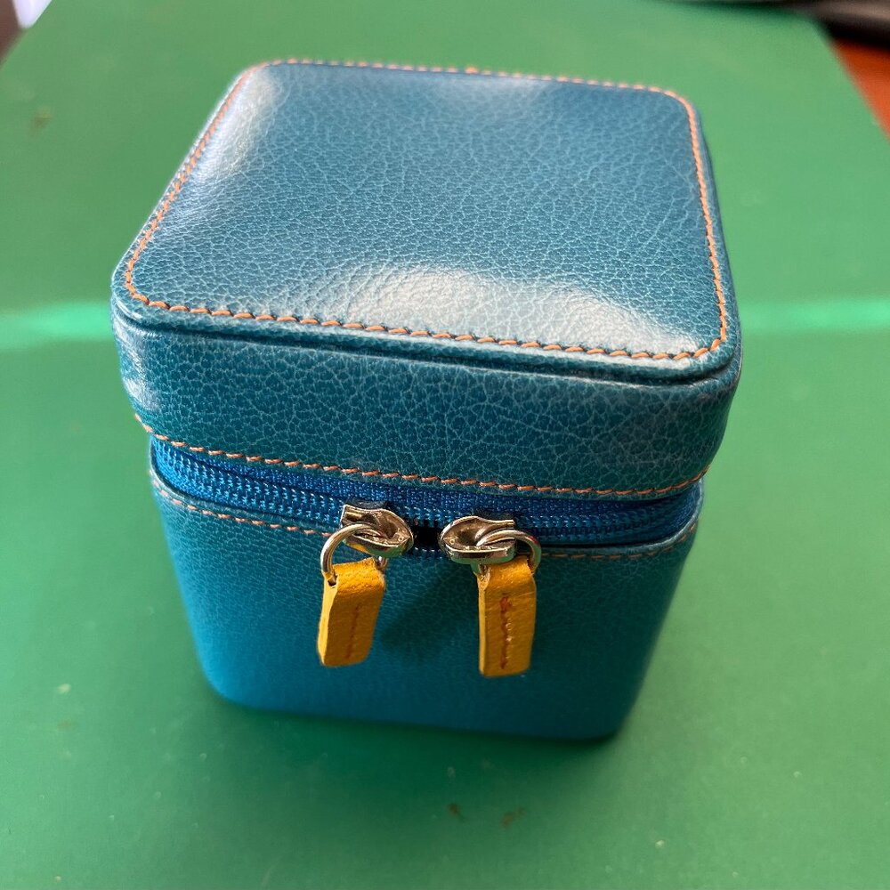 Small leather jewelry travel casket - Tusk - Like new